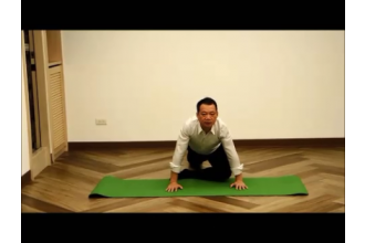 拉筋運動-壓腿-瑜珈墊地板動作